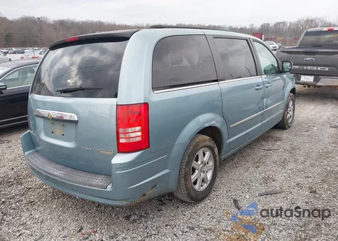 2010 Chrysler Town & Country Touring z USA, uszkodzony, nr VIN 2A4RR5D14AR288815